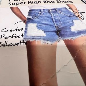 Song design Jean ripped shorts